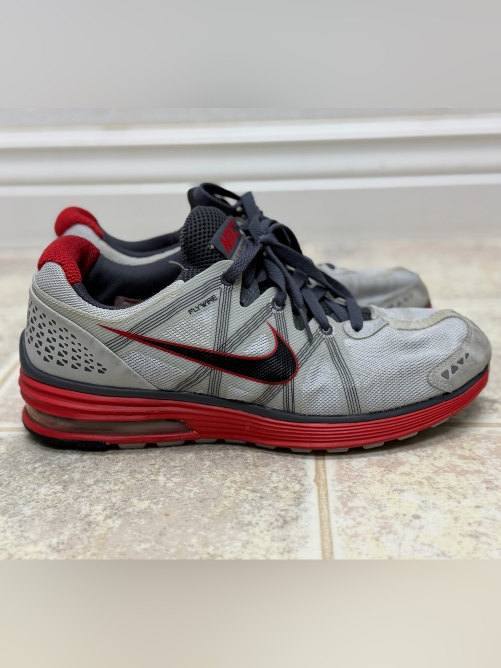 Nike Men's Lunarmx+ Flywire Gray and Red Athletic Running Sneakers 10